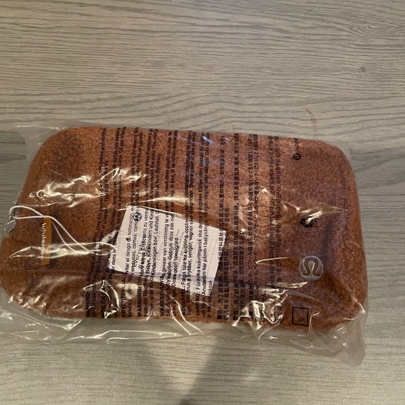 Fleece Belt-Bag Silver Hardware 1L NWOT - Picture 7 of 7